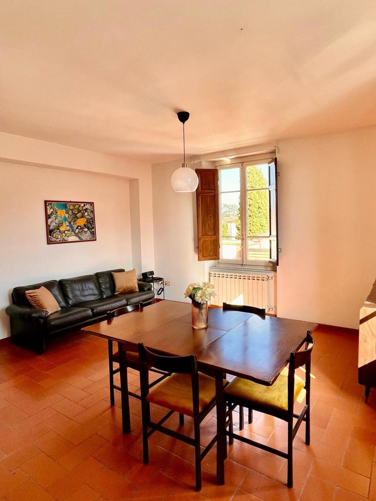 Charme Con Parcheggio Apartment Lucca Bagian luar foto