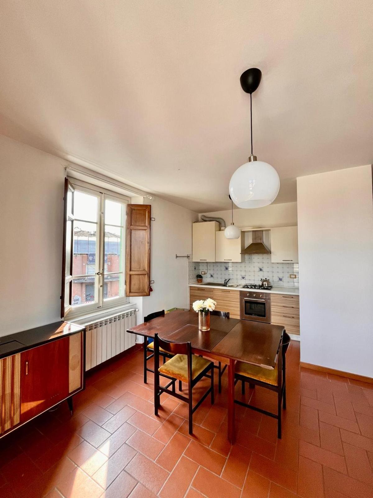 Charme Con Parcheggio Apartment Lucca Bagian luar foto