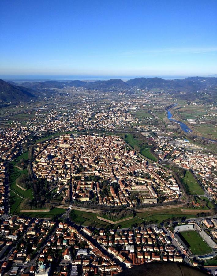Charme Con Parcheggio Apartment Lucca Bagian luar foto